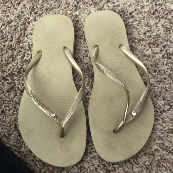 Havaianas Shoes - Gold Havianas size 7/8 Havaianas Shoes - Gold Havianas size 7/8